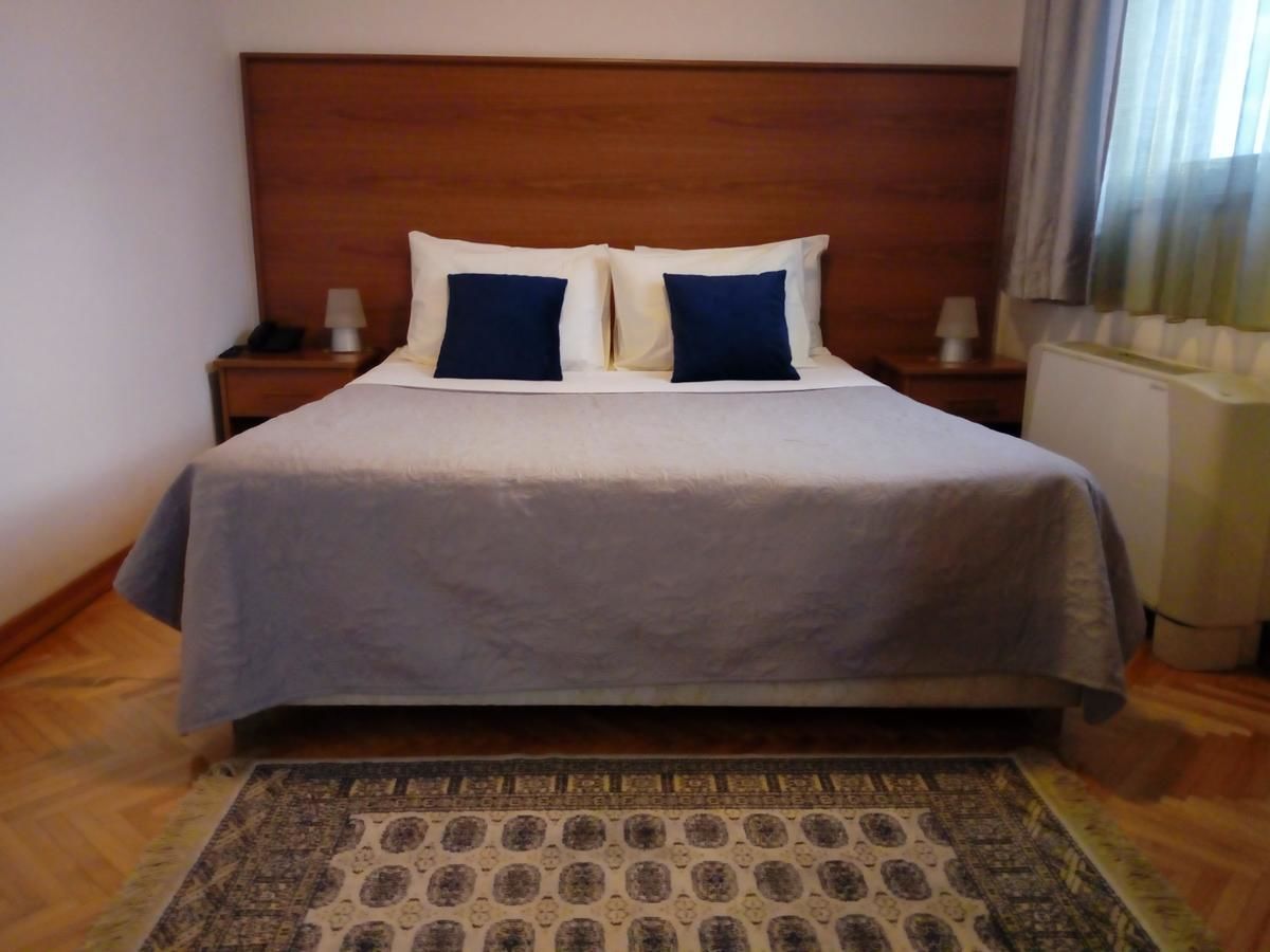 Отель Hotel Ambasador Подгорица